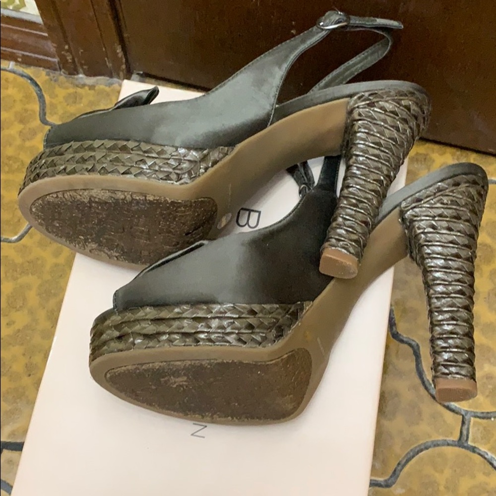 Heels - Picture 4 of 4